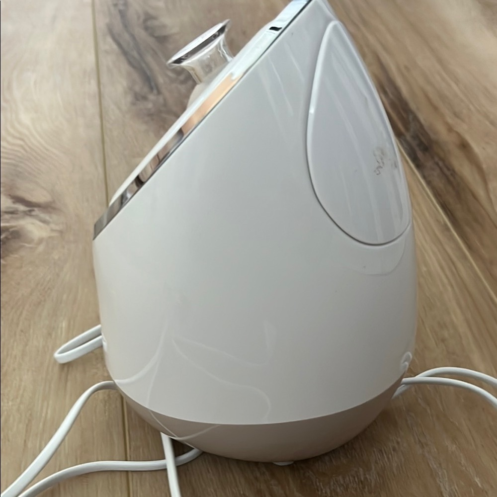 Tik Tok Viral Vanity Planet White Facial Steamer with Accessories - Picture 5 of 13